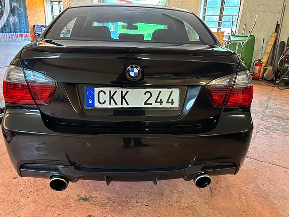 BMW 335i 4 of 5