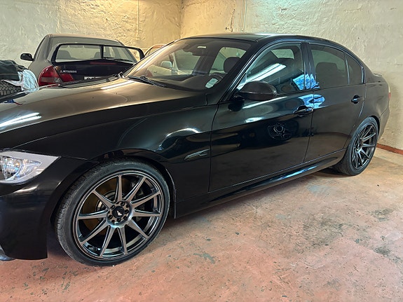 BMW 335i 3 of 5