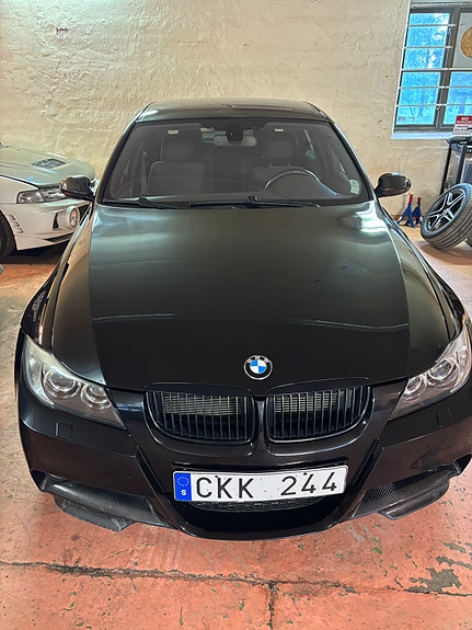 BMW 335i 2 of 5