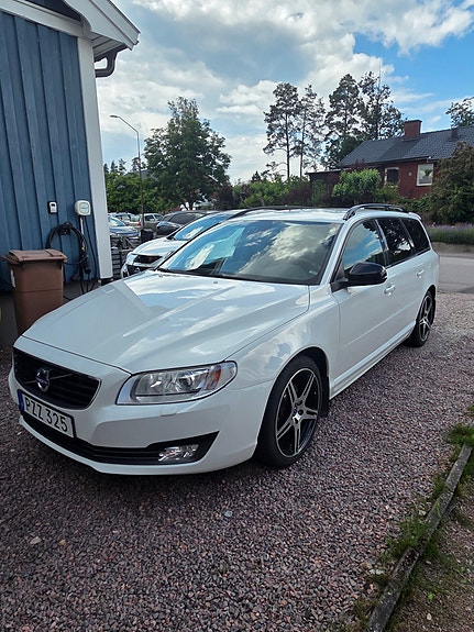 Volvo V70 2 of 5