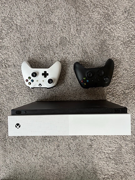 Microsoft Xbox One S spelkonsol vit