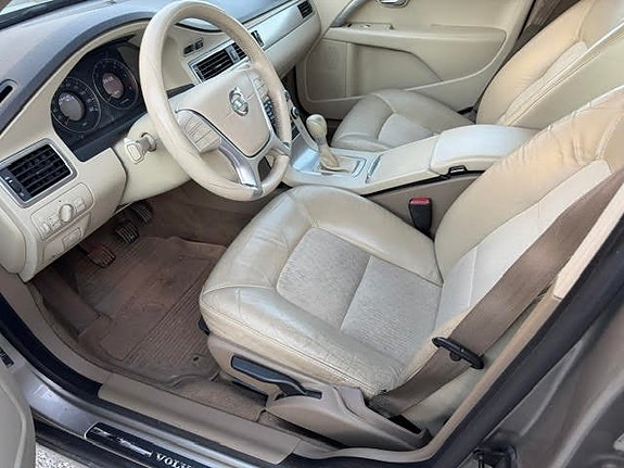 Volvo V70 12 of 22