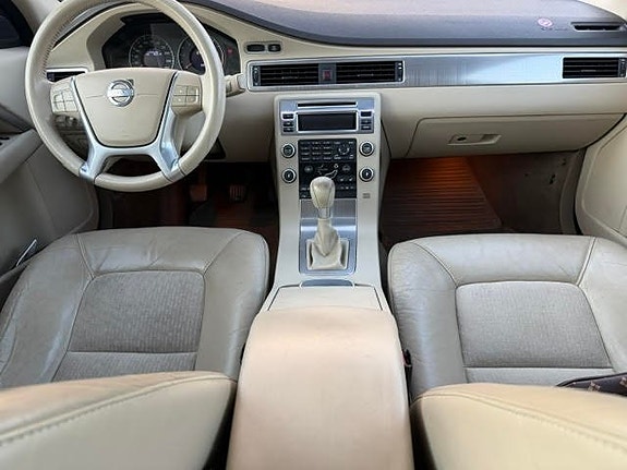 Volvo V70 11 of 22