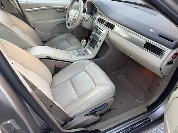Volvo V70 13 of 22