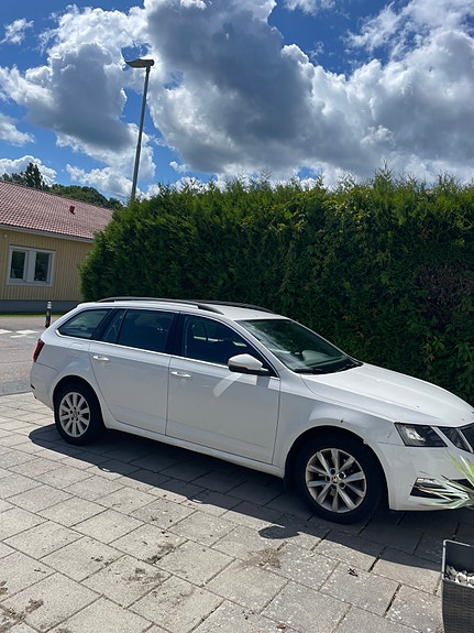 Skoda Octavia 2 of 4
