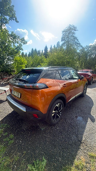 Peugeot e-2008 2 of 5