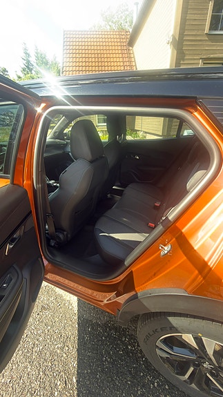 Peugeot e-2008 4 of 5