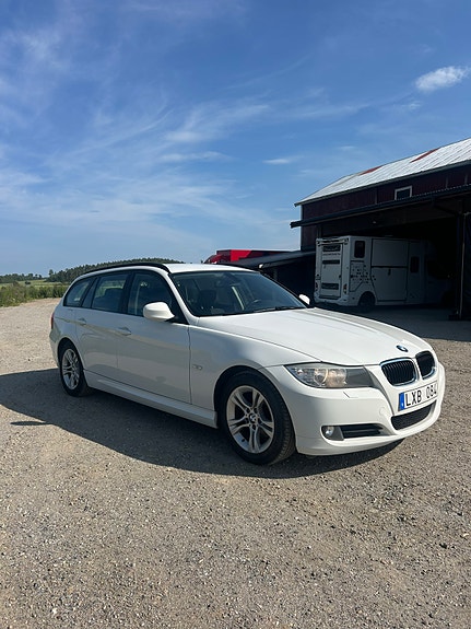 BMW 318i 3 of 5