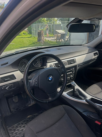 BMW 318i 5 of 5