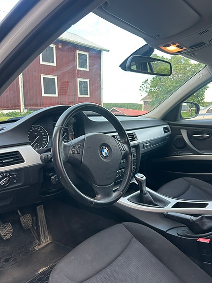 BMW 318i 5 of 5