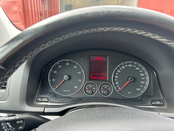 Volkswagen Golf V 5 of 5