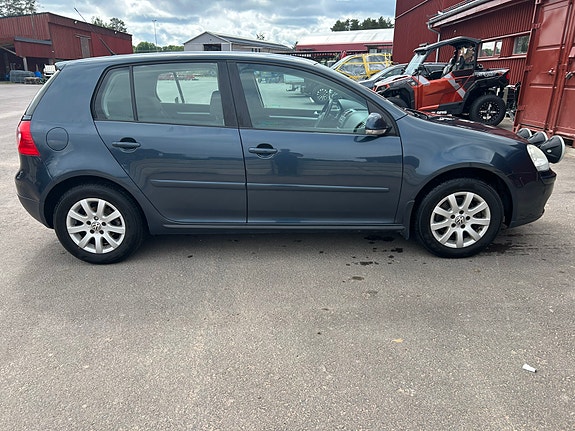 Volkswagen Golf V 2 of 5