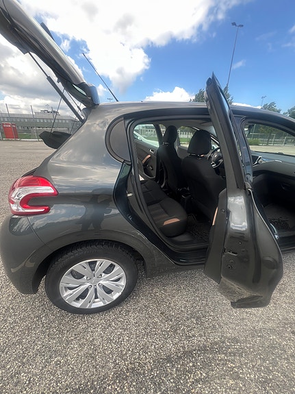 Peugeot 208 6 of 8