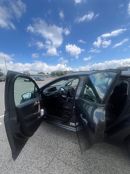 Peugeot 208 4 of 8