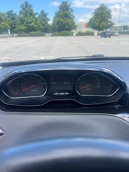 Peugeot 208 7 of 8
