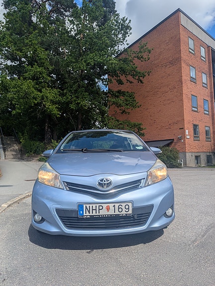 Toyota Yaris 11 of 11