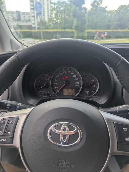 Toyota Yaris 7 of 11