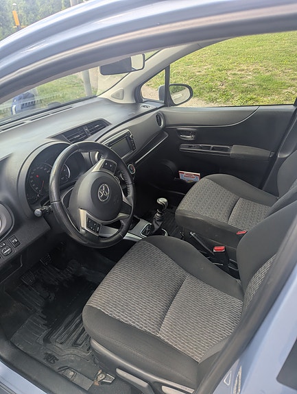 Toyota Yaris 5 of 11