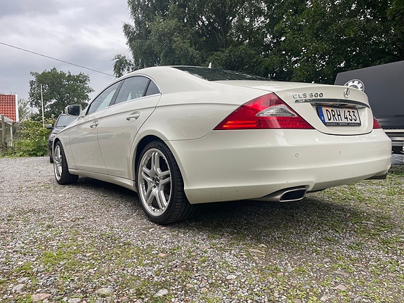 Mercedes-Benz CLS500 3 of 13