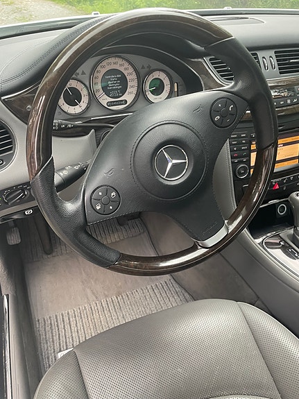 Mercedes-Benz CLS500 11 of 13