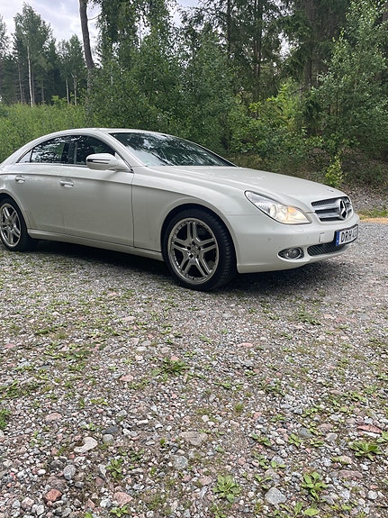 Mercedes-Benz CLS500 6 of 13