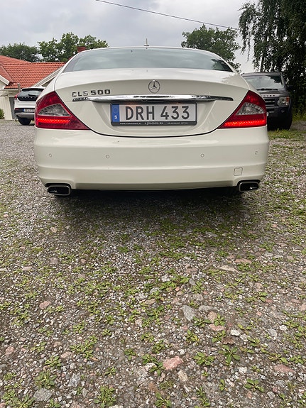 Mercedes-Benz CLS500 2 of 13