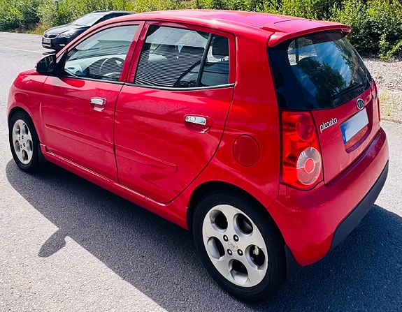 Kia Picanto 2 of 8