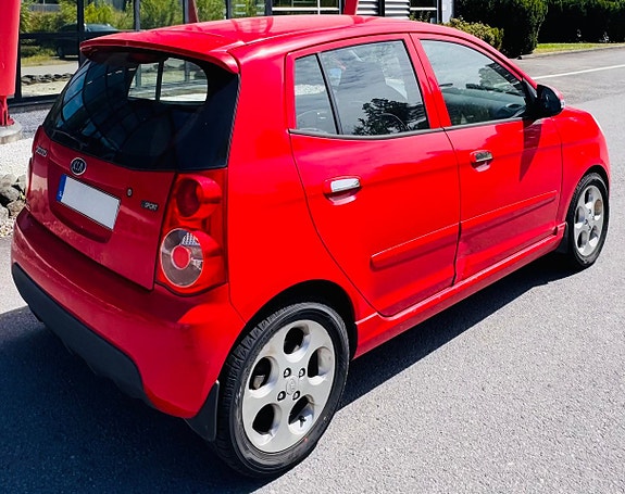 Kia Picanto 4 of 8