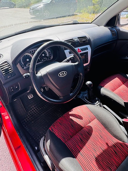 Kia Picanto 5 of 8