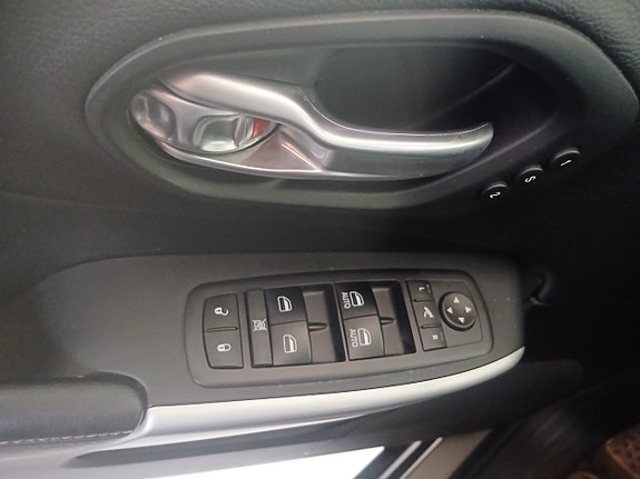 Jeep Cherokee 8 of 17