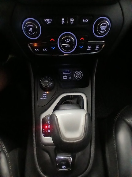 Jeep Cherokee 15 of 17