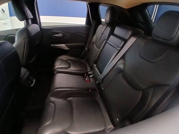 Jeep Cherokee 12 of 17