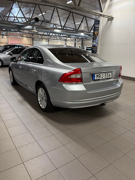 Volvo S80 3 of 8