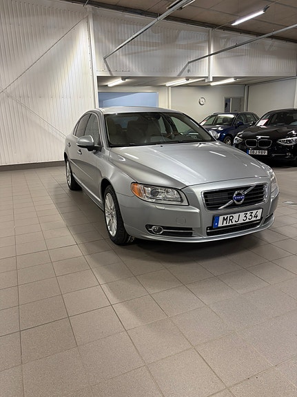 Volvo S80 2 of 8