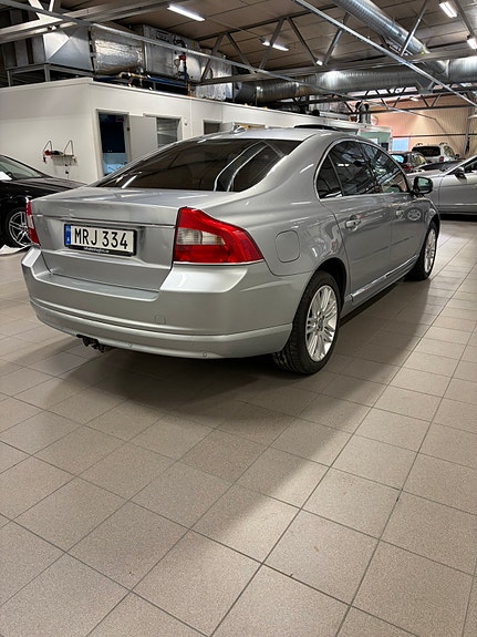 Volvo S80 4 of 8