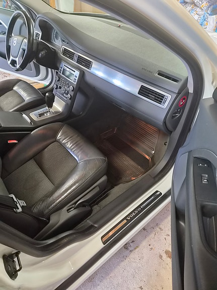 Volvo V70 22 of 30
