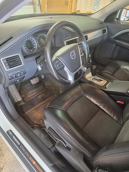 Volvo V70 21 of 30
