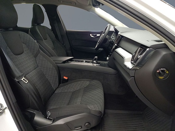 Volvo XC60 7 of 12