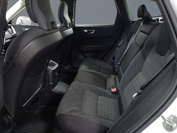 Volvo XC60 8 of 12