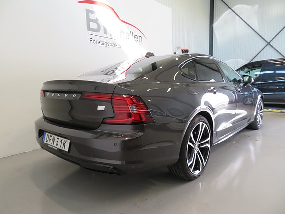 Volvo S90 2 of 5
