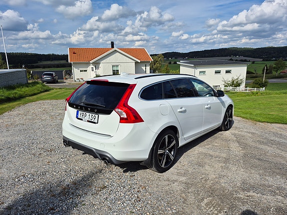 Volvo V60 2 of 5