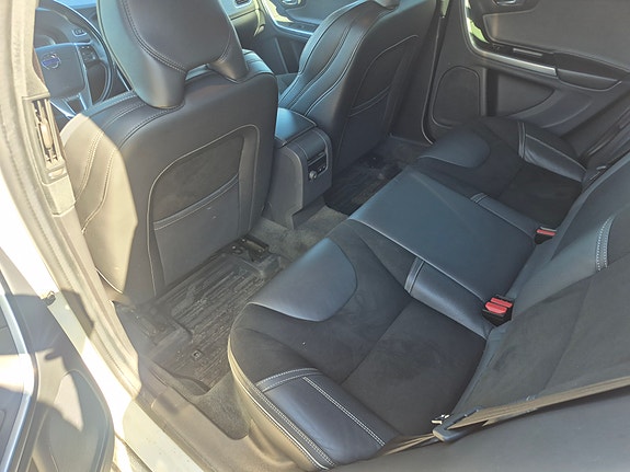 Volvo V60 4 of 5