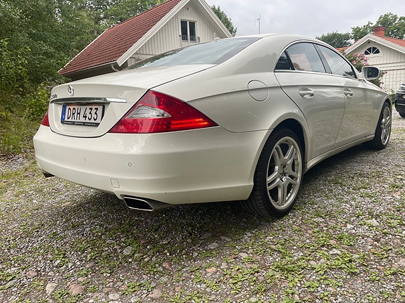 Mercedes-Benz CLS500 2 of 5