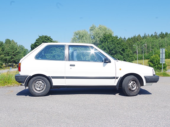 Nissan Micra 2 of 5