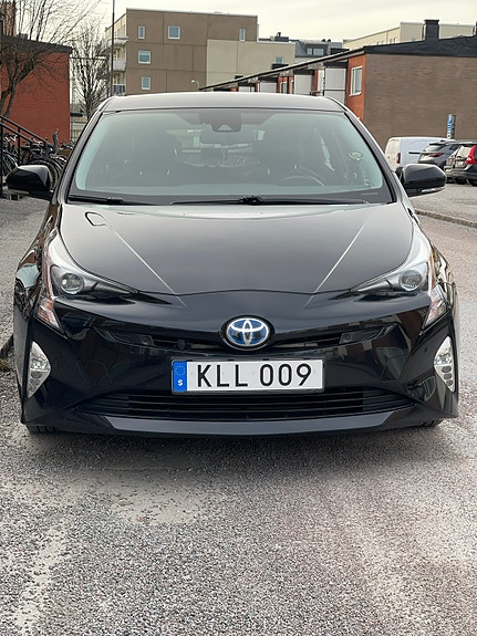 Toyota Prius 3 of 10