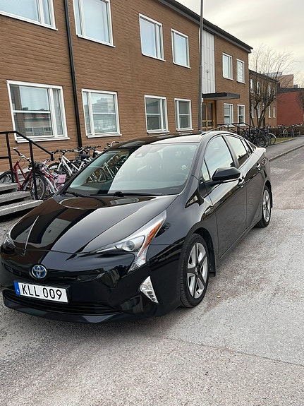 Toyota Prius 5 of 10