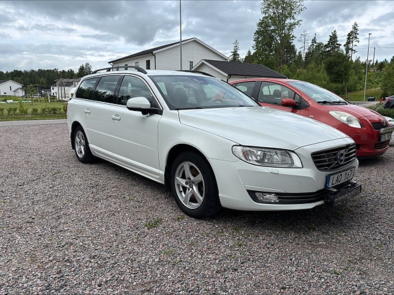 Volvo V70 2 of 5