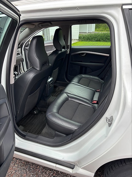 Volvo V70 4 of 5