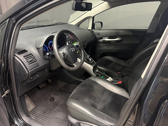 Toyota Auris 7 of 14