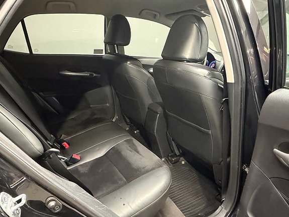 Toyota Auris 4 of 5